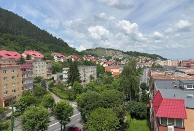 Apartament cu 4 camere decomandat în Răcădău