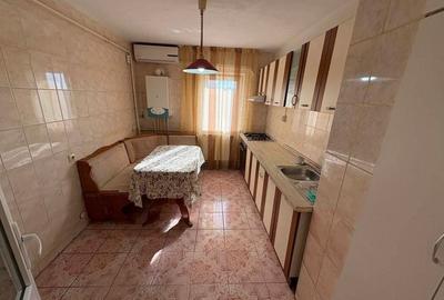 Apartament cu 4 camere decomandat în Central