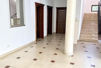Casă cu 6 camere cu Teren 580 Mp în Central