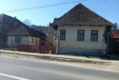 Casă cu 3 camere în Trei Sate