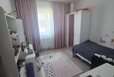 Casă cu 4 camere în Militari