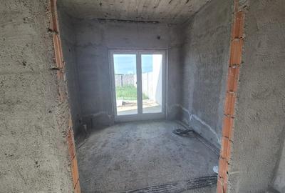 Casă cu 3 camere cu Teren 300 Mp în Moșnița Nouă - 1