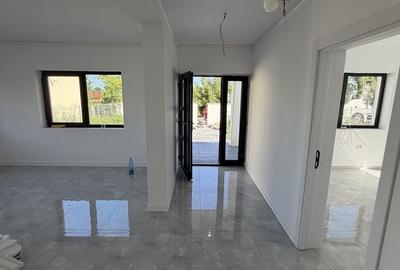 Casă cu 4 camere în Cândeasca
