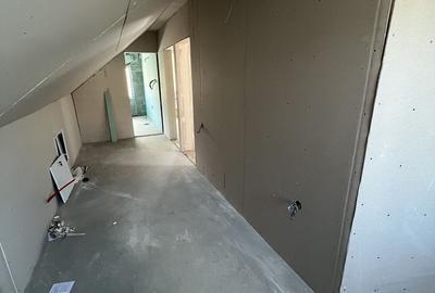 Casă cu 5 camere cu Teren 300 Mp în Lumina - 1