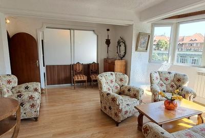 Apartament cu 3 camere semidecomandat în Romană