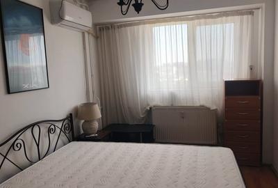 Apartament cu 3 camere semidecomandat în Obor