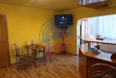 Apartament cu 3 camere decomandat, mobilat în Rovine
