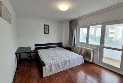 Apartament cu 2 camere decomandat în Văcăresti