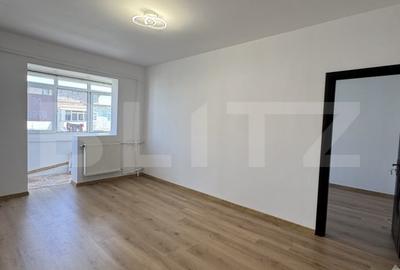 Apartament cu 3 camere semidecomandat în Craiovița Nouă