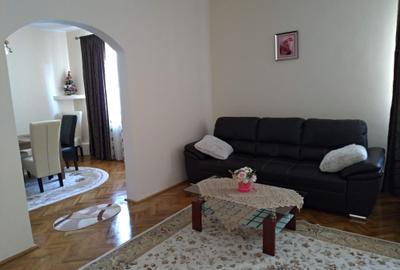 Casă individuală cu 6 camere cu Canalizare în Titulescu - 1