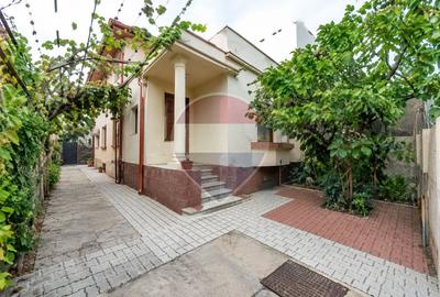 Casă cu 4 camere cu Teren 244 Mp în Domenii