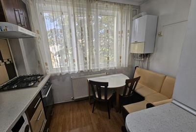 Apartament cu 3 camere semidecomandat în Negru Vodă