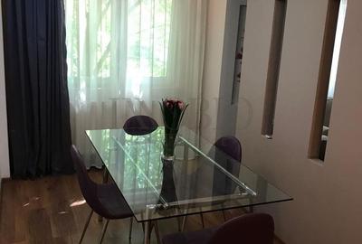 Apartament cu 3 camere decomandat în Panduri