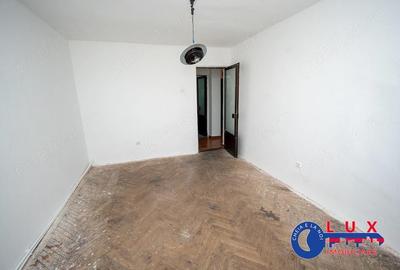 Apartament cu 2 camere decomandat în Neptun