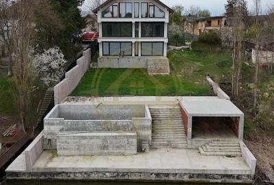 Casă cu 8 camere cu Canalizare în Snagov