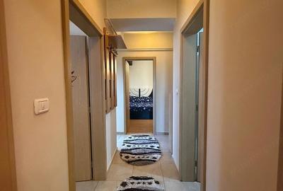 Apartament cu 3 camere decomandat în Girocului