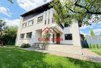 Casă individuală cu 6 camere cu Teren 550 Mp în Central
