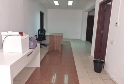 Apartament cu 3 camere semidecomandat în Unirii