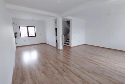 Casă cu Teren 300 Mp în Moșnița Veche