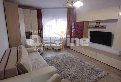 Apartament cu 2 camere decomandat în Tractorul