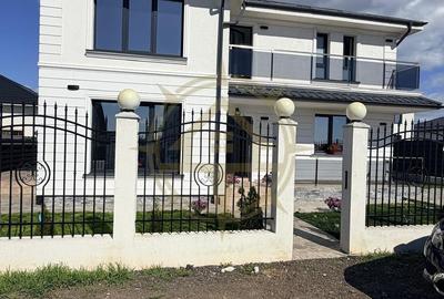 Casă cu 5 camere cu Teren 320 Mp în Central