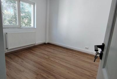 Apartament cu 2 camere decomandat în Nicolina