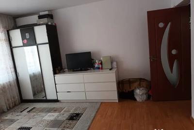Apartament cu 2 camere semidecomandat în 9 Mai