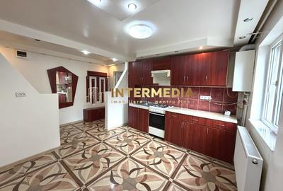 Apartament cu 2 camere semidecomandat, mobilat în Cetate