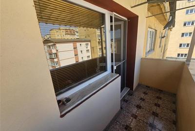 Apartament cu 3 camere decomandat, mobilat în Micro IV - 24