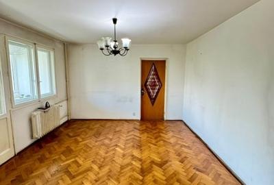 Apartament cu 3 camere semidecomandat în Alexandru Obregia