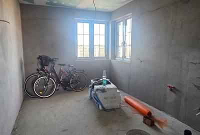Casă cu 5 camere cu Teren 1100 Mp în Zimandu Nou