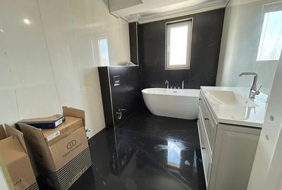 Penthouse cu 5 camere decomandat în 13 Septembrie - 18