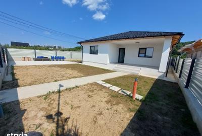 Casă cu 4 camere cu Teren 440 Mp în Central