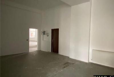 Spațiu comercial, de 600 mp, în Central - 3