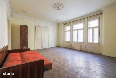 Casă cu 4 camere în Central