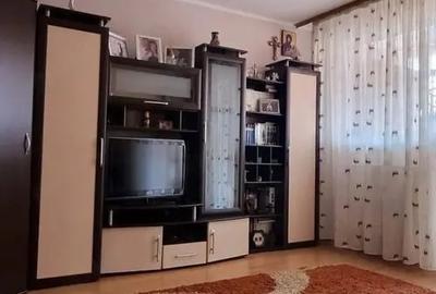 Apartament cu 2 camere decomandat în Micro 20