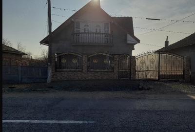 Casă cu 3 camere cu Teren 12 Mp în Traian