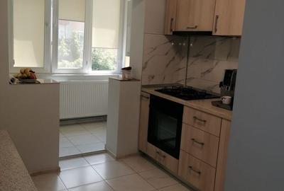 Apartament cu 3 camere decomandat, mobilat în Girocului