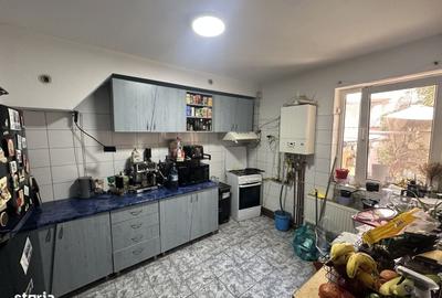 Casă cu 3 camere cu Teren 265 Mp în Central