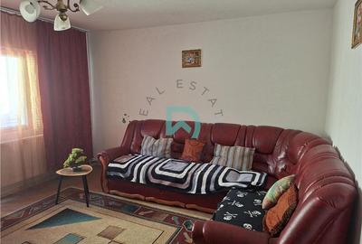 Apartament cu 3 camere decomandat în Județean