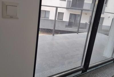 Apartament cu 3 camere decomandat în Exterior Vest