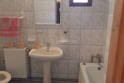 Casă cu 3 camere cu Teren 250 Mp în Central - 2