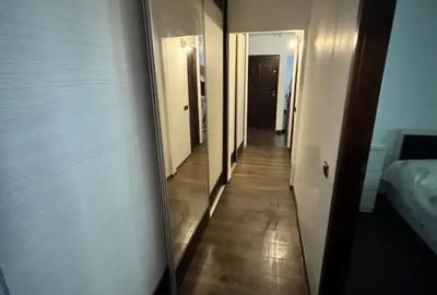 Apartament cu 3 camere decomandat în Far