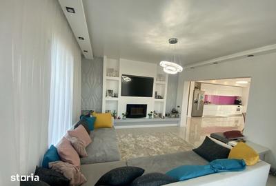 Casă cu 4 camere cu Teren 950 Mp în Florești