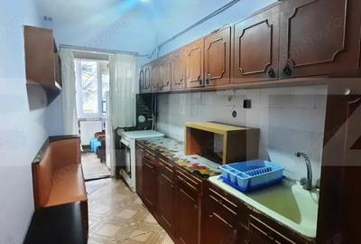 Apartament cu 4 camere decomandat în Micro 15 - 5
