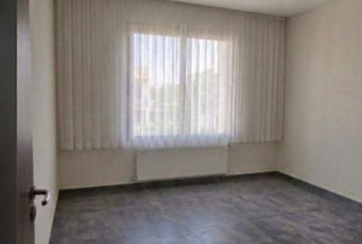 Apartament cu 3 camere semidecomandat în Sebastian