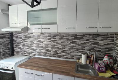 Apartament cu 2 camere decomandat în Antiaeriană
