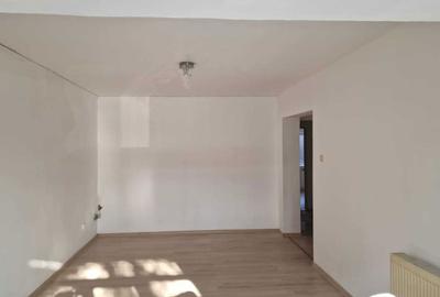Apartament cu 3 camere decomandat în 1 Mai - 1