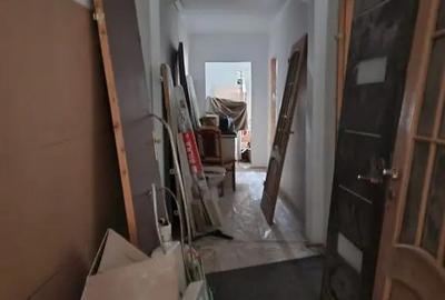Spațiu comercial, de 1,000 mp, în Central - 9