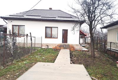 Casă individuală cu 3 camere cu Canalizare în Central - 3